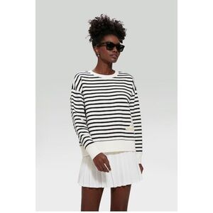 Tuckernuck Striped Natasha Logo Crew Neck Pullover Sweatshirt Sz Medium Sporty